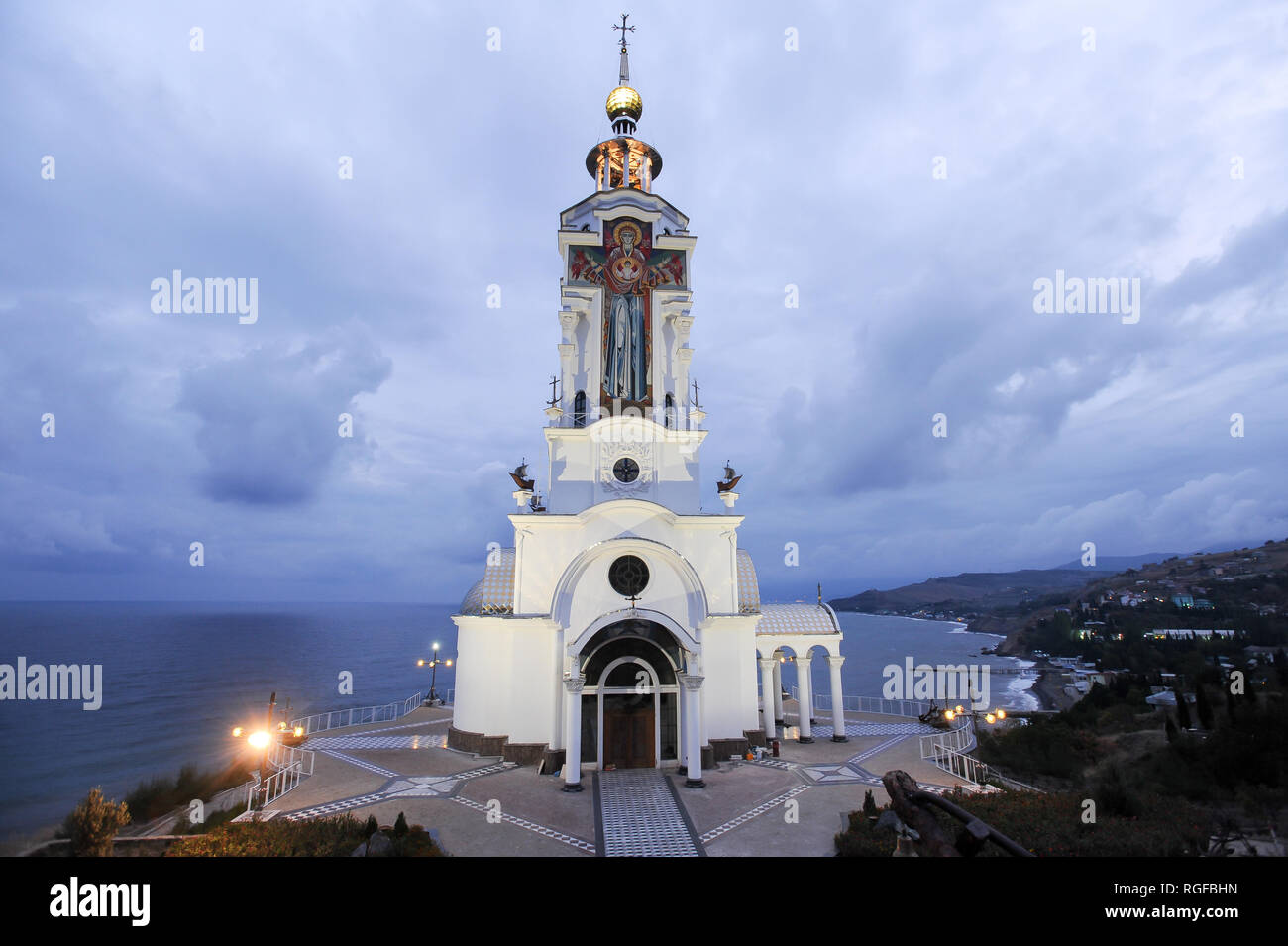 Leuchtturm Kirche Khram-Mayak Svyatogo Mikoli Chudotvortsya (St. Nicholas das Wonderworker Kirche) in Malorechenskoye, Krim, Ukraine. 3. Oktober 20. Stockfoto