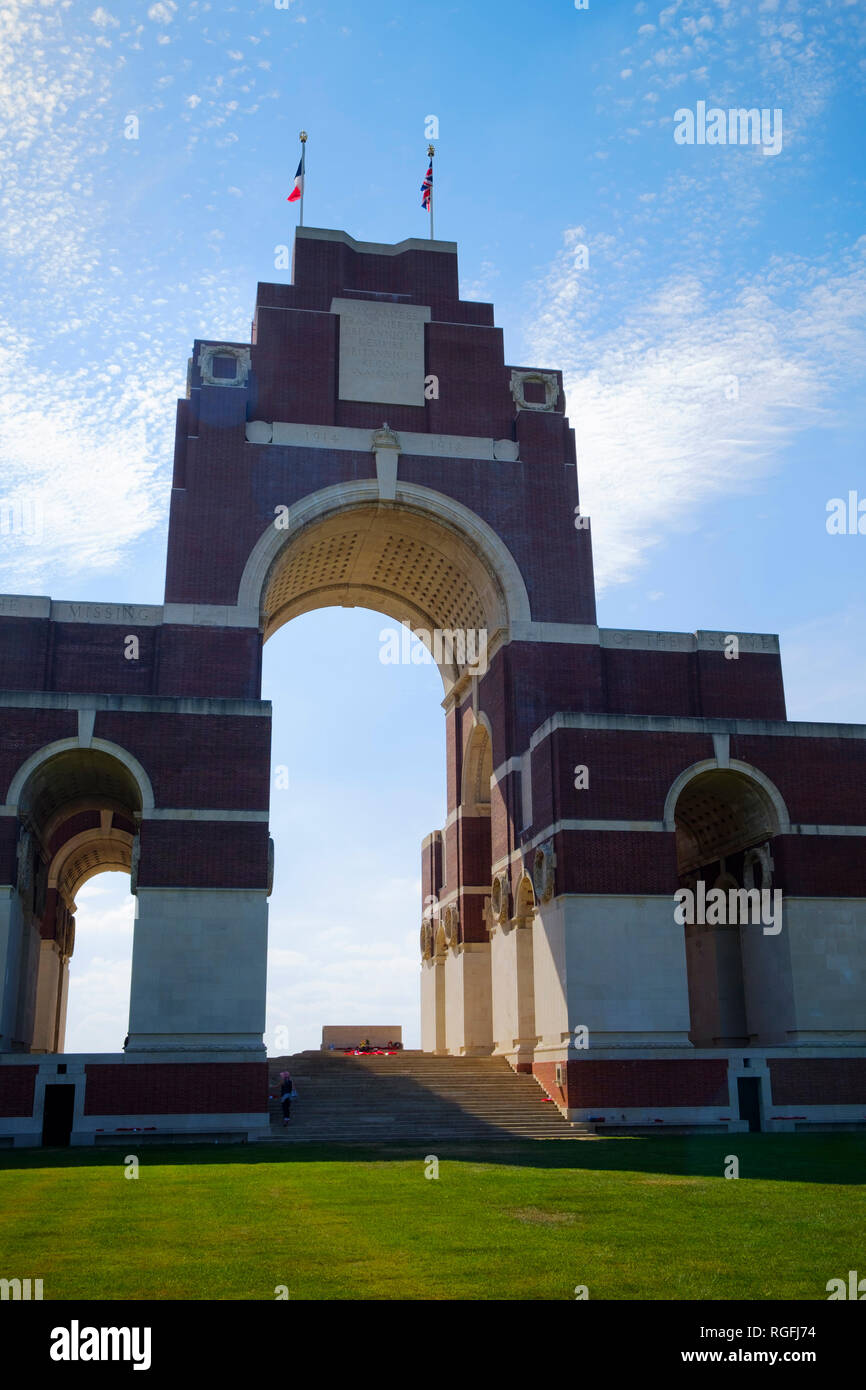 Thiepval Gedenkstätte für die Fehlende an der Somme in WW1, entworfen von Sir Edwin Lutyens Stockfoto