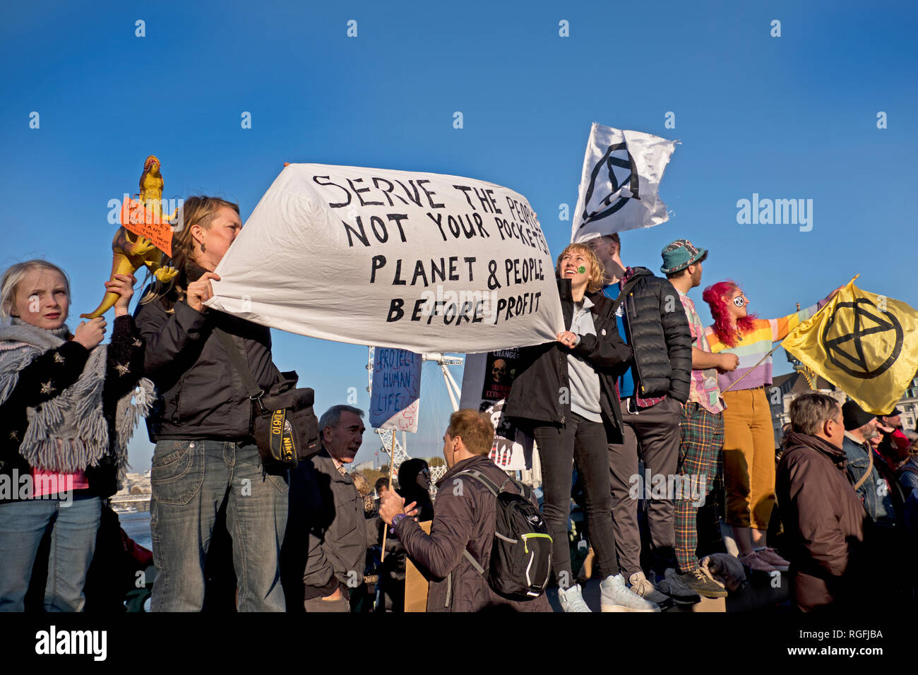 Aussterben rebellion Protest gegen Klimawandel auf die Westminster Bridge November 2018. Stockfoto