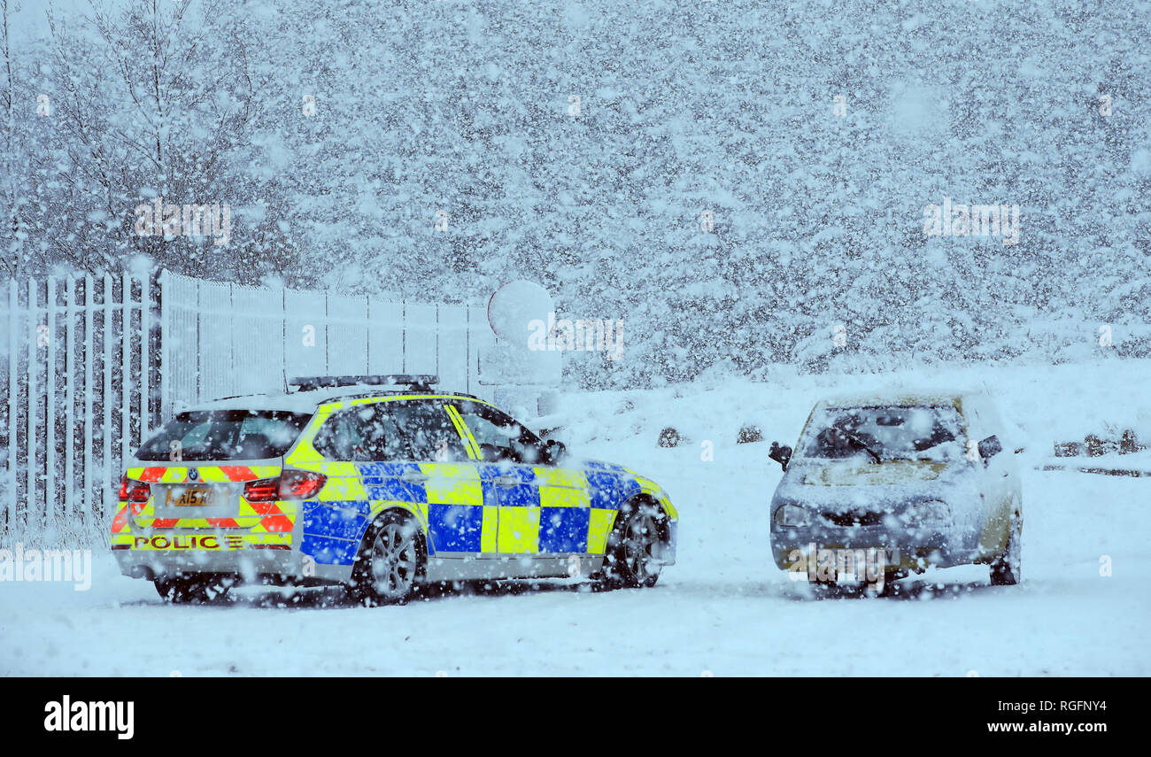 Ein 3 Rad Reliant Robin im Schnee an der A6 in der Nähe von Shap in Cumbria, auf bis zu 10 cm Schnee auf höheren Boden mit Temperaturen fallen in Großbritannien diese Woche fallen. Stockfoto