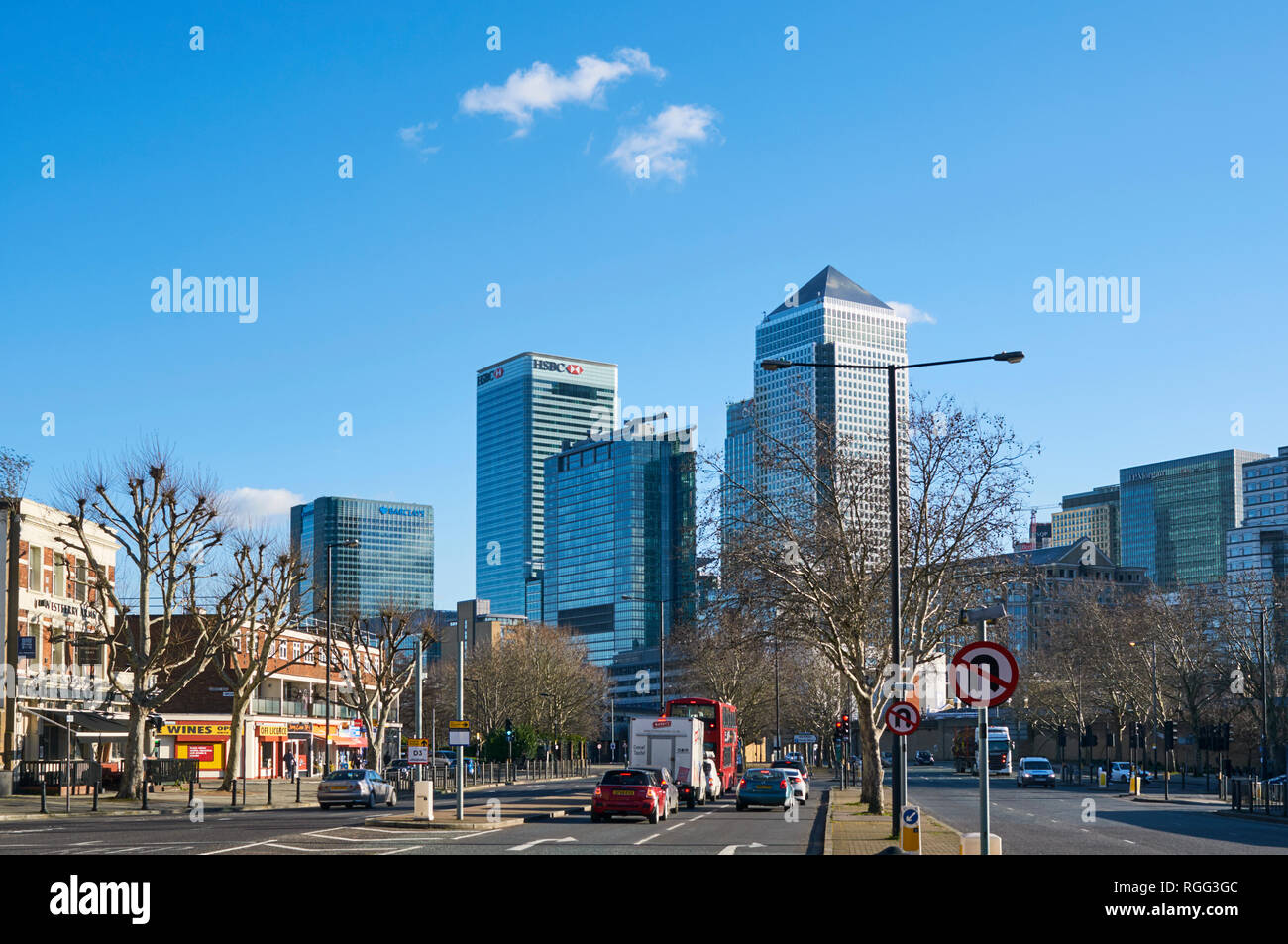 Canary Wharf von Commercial Road, Limehouse, East London, Großbritannien Stockfoto