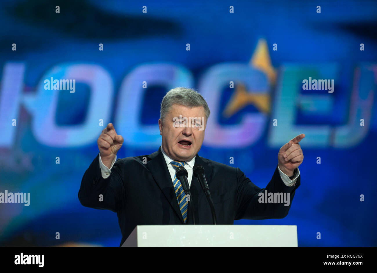 Präsident der Ukraine Petro Poroschenko gesehen seine Anhänger Adressierung während des Forums in Kiew. Petro Poroschenko gab bekannt, dass er wieder für die Präsidentschaft in der Ukraine laufen während der Präsidentschaftswahlen, die im März 31, 2019 stattfinden wird. Stockfoto