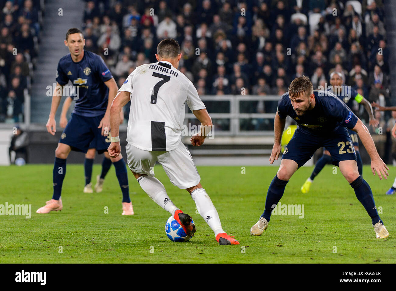 Turin - Nov 7, 2018: Cristiano Ronaldo 7 zeigt seine Kugel besitz Technic. Juventus Turin - Manchester United. UEFA Champions League. Spieltag 4. Allianz Stockfoto