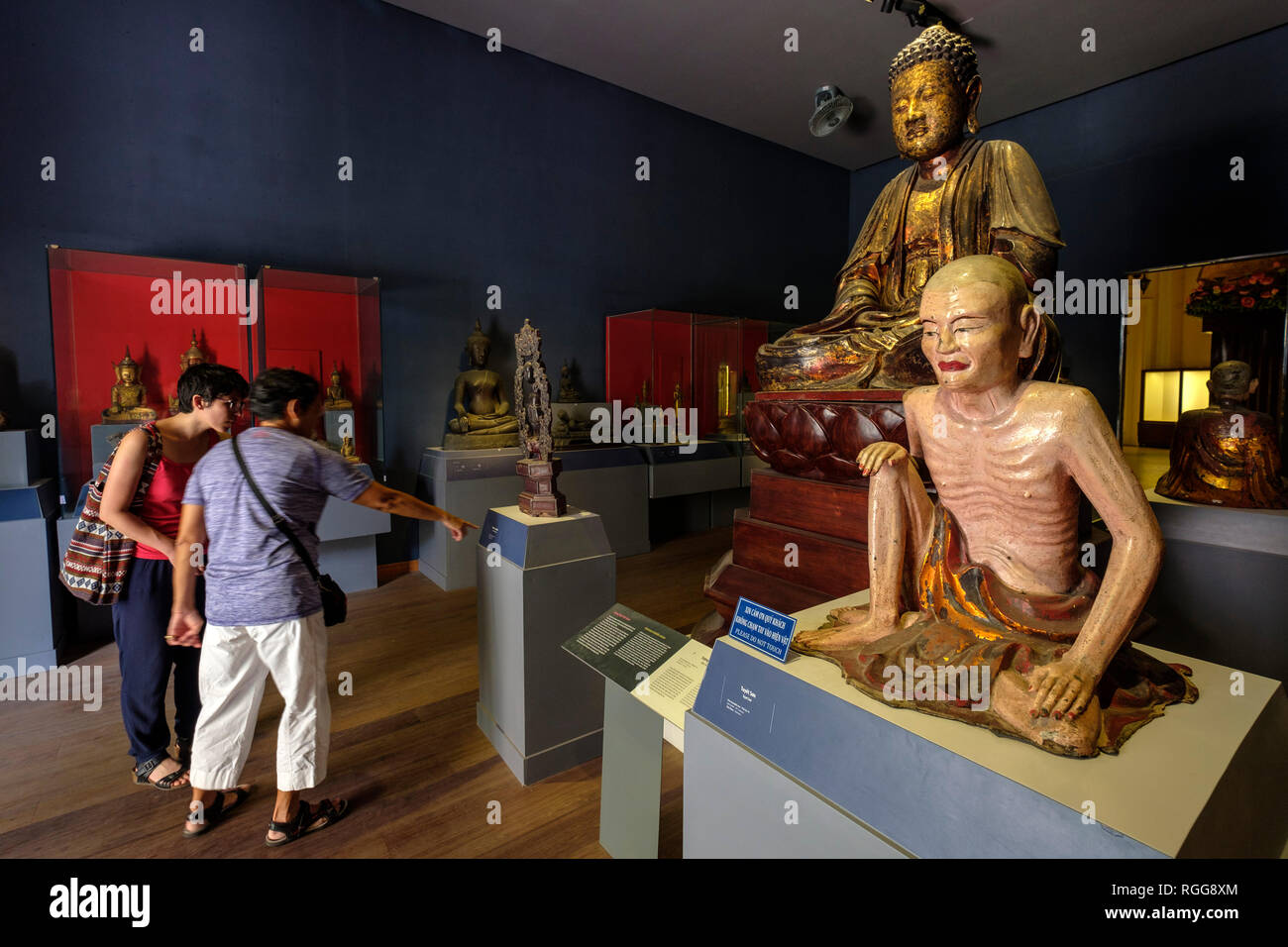 Arhat und Amitabha buddhistischen Statuen an der Geschichte Museum in Ho Chi Minh City, Vietnam, Asien Stockfoto