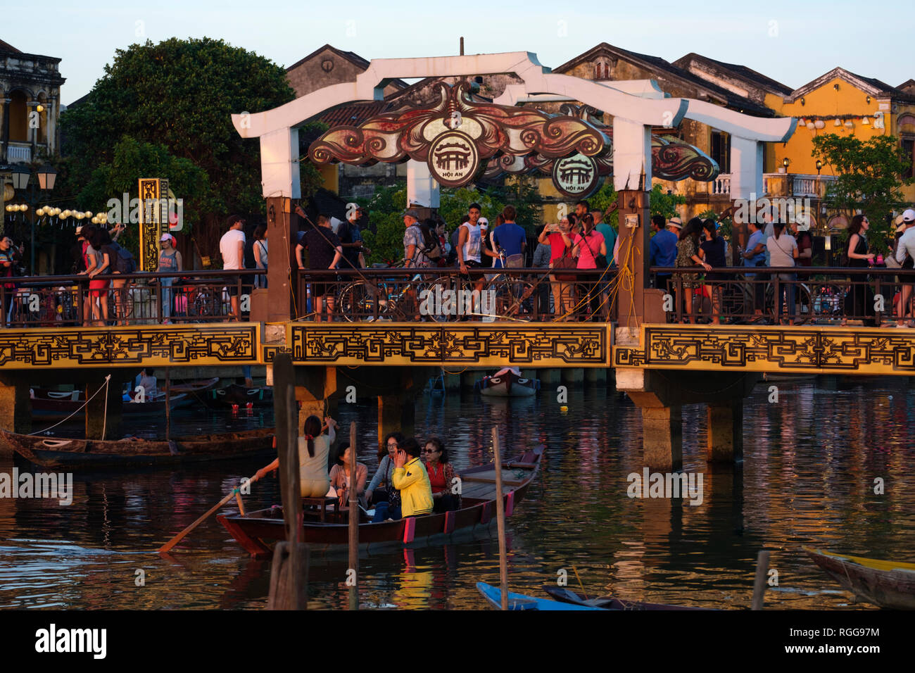 Cau ein Hoi aka Brücke der Lichter über den Thu Bon Fluss in Hoi An, Vietnam Stockfoto