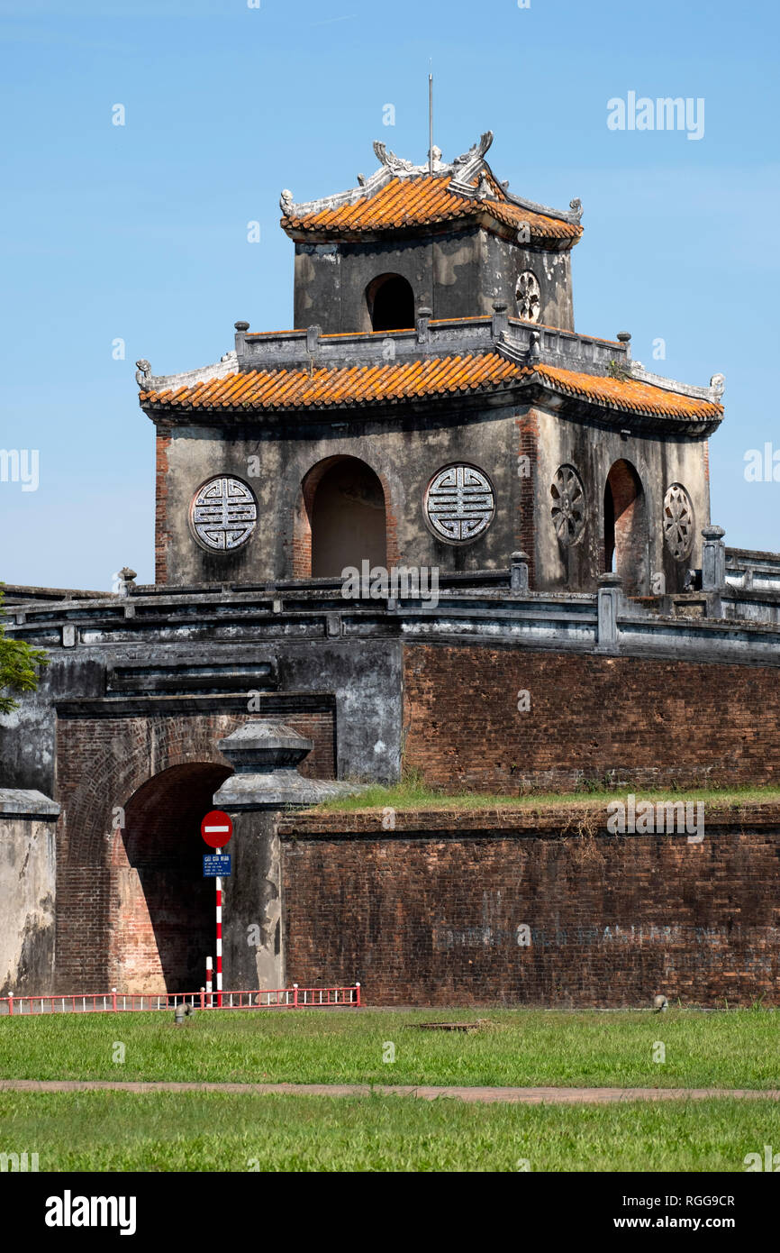 Tor zur Zitadelle, Hue, Vietnam, Asien Stockfoto