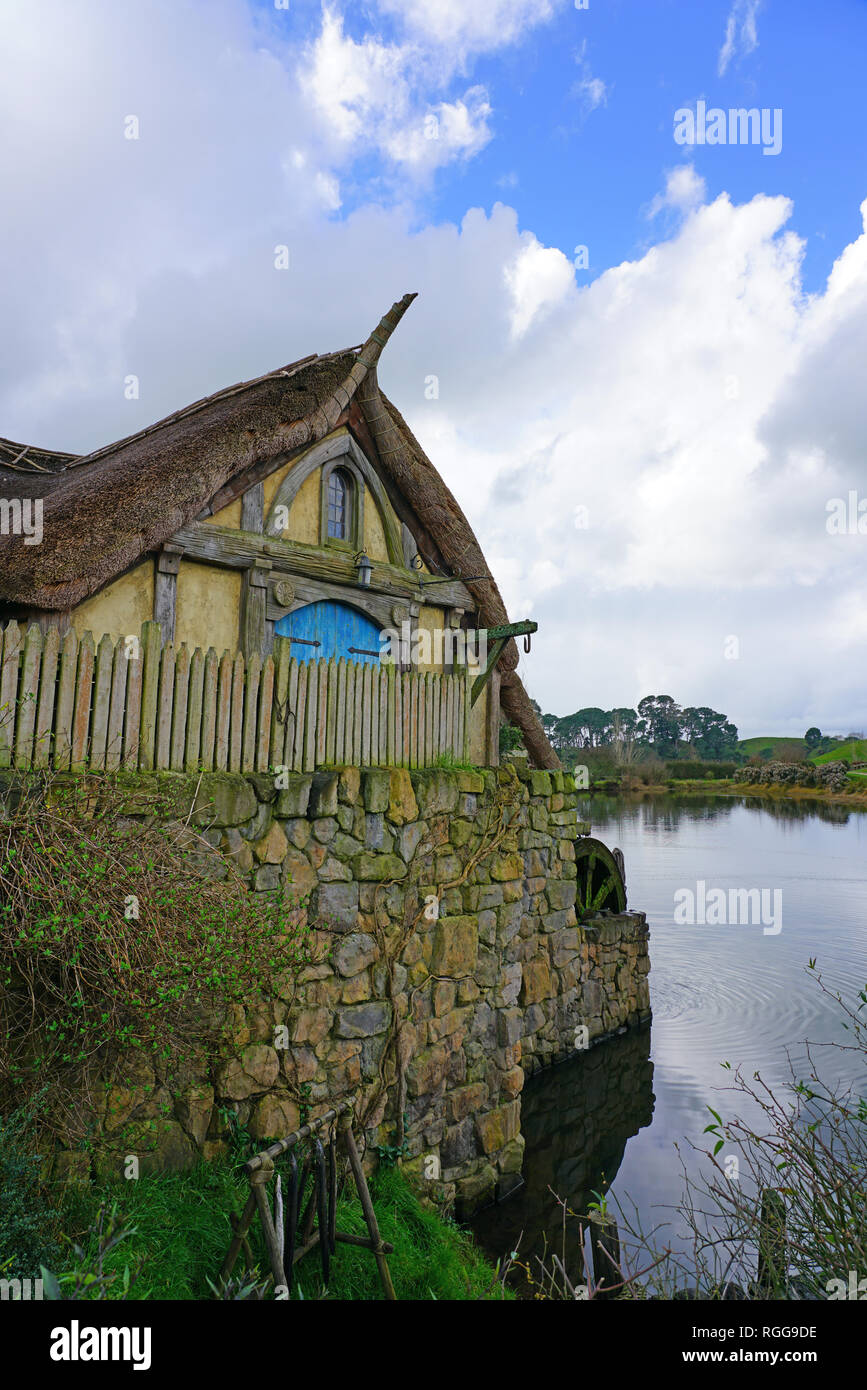 MATAMATA, NEUSEELAND - Ansicht des Hobbiton movie, Alexander die Farm, wo Peter Jackson einige Herr der Ringe ad Hobbit Filme gedreht. Stockfoto