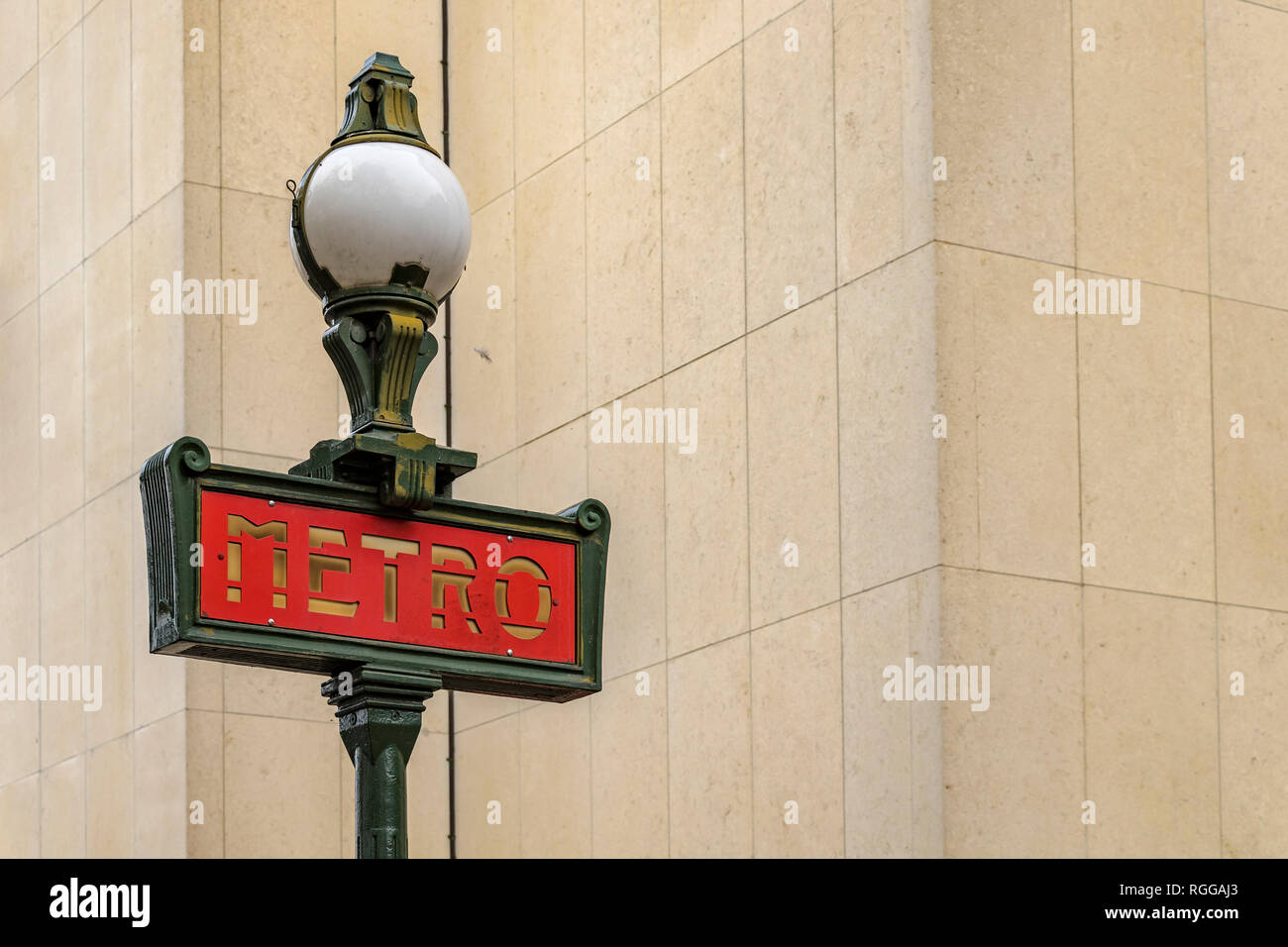 Dervaux Art Déco Paris U-Schild mit Lampe an der Place du Trocadéro, Paris, Frankreich Stockfoto