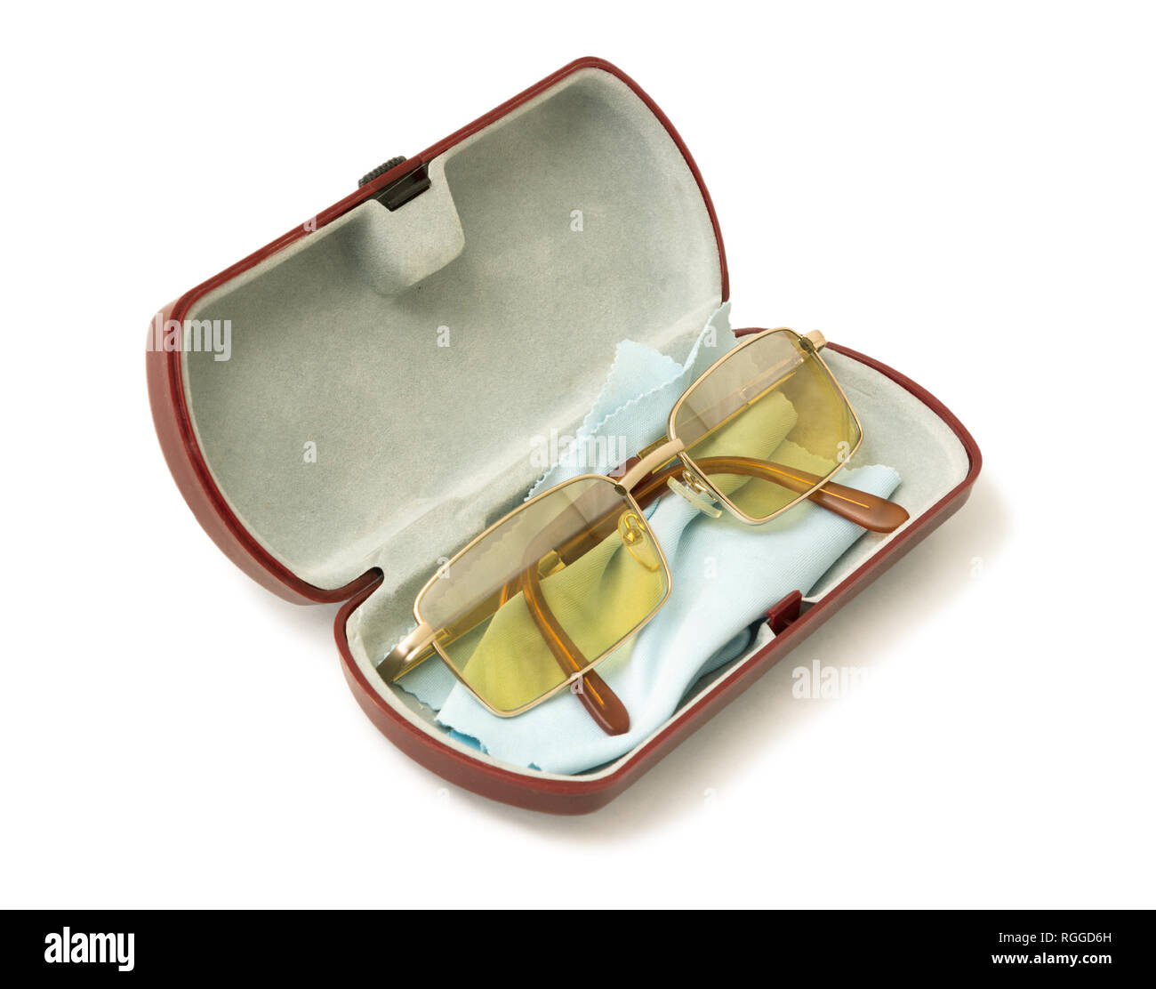 Blendschutz gelbe Brille aus, der in einem Kunststoffgehäuse auf weißem Hintergrund Stockfoto
