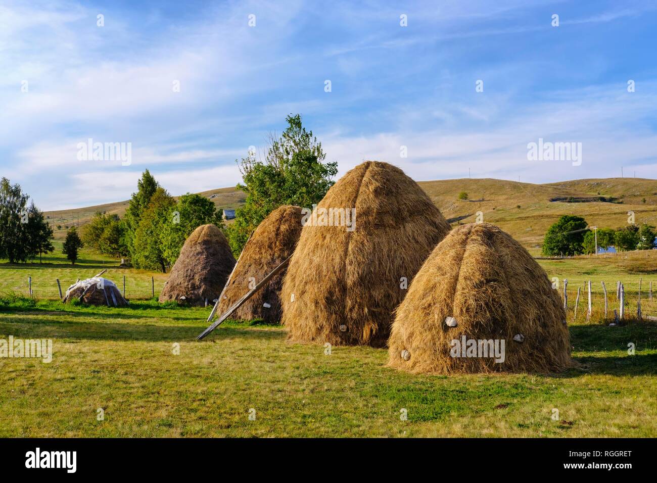 Heuhaufen, Diemen, Pisce, Provinz Pluzine, Montenegro Stockfoto