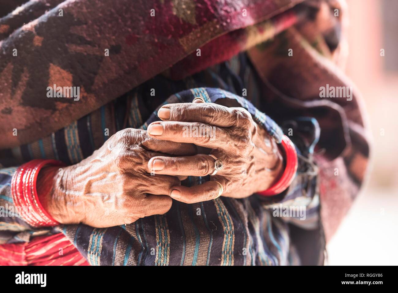 Hände einer alten Frau, Bandipur, Tal von Kathmandu, Nepal Stockfoto