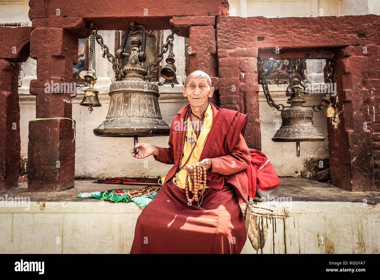 Buddhistischer Mönch, Boudhanath Stupa, Boudha, Kathmandu, Nepal Stockfoto