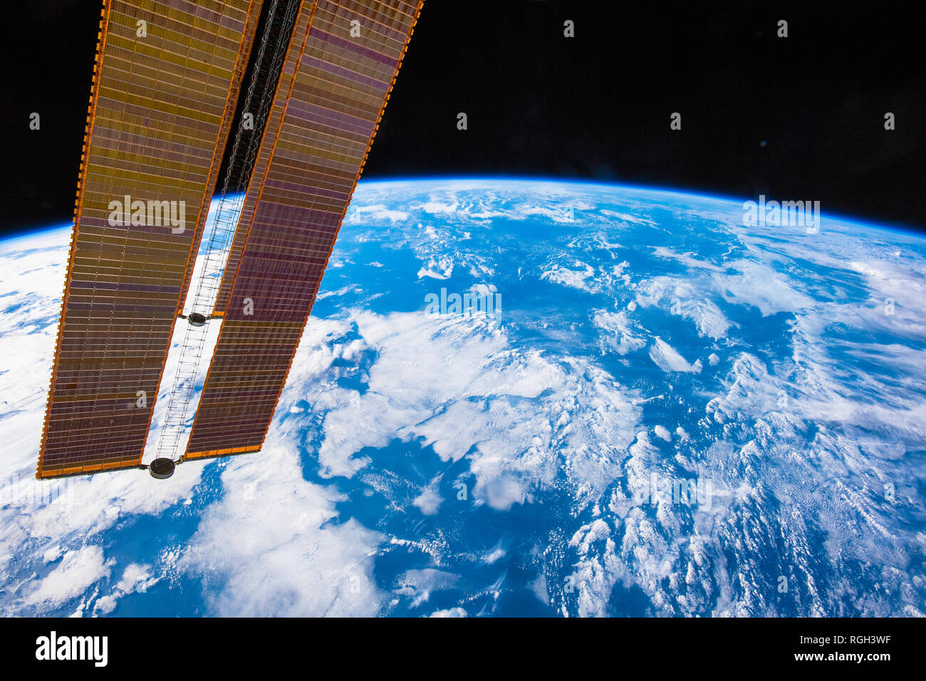 Der schöne Planet Erde, unser Heimatplanet, von der Internationalen Raumstation aus gesehen. Digitale Bildverbesserung durch die NASA Stockfoto