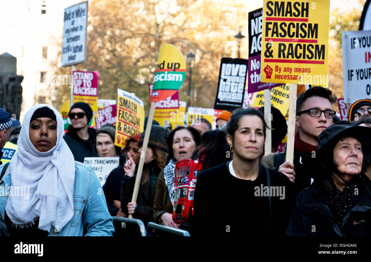 Anti-Rassismus Anti-Fascism März und Protest durch das Zentrum von London am 17. November 2018 Stockfoto