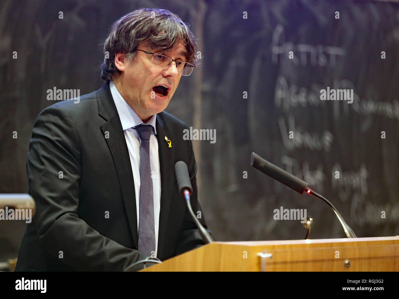 Im Exil lebenden ehemaligen Präsidenten der Regierung von Katalonien Carles Puigdemont spricht am Trinity College Dublin. Stockfoto