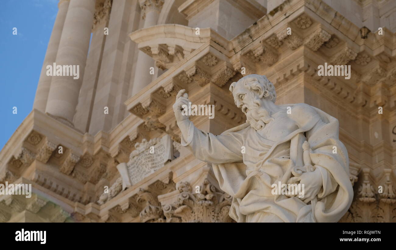 Insel Ortigia, Stadt Syrakus, Sizilien, Italien. Vor der Kathedrale von