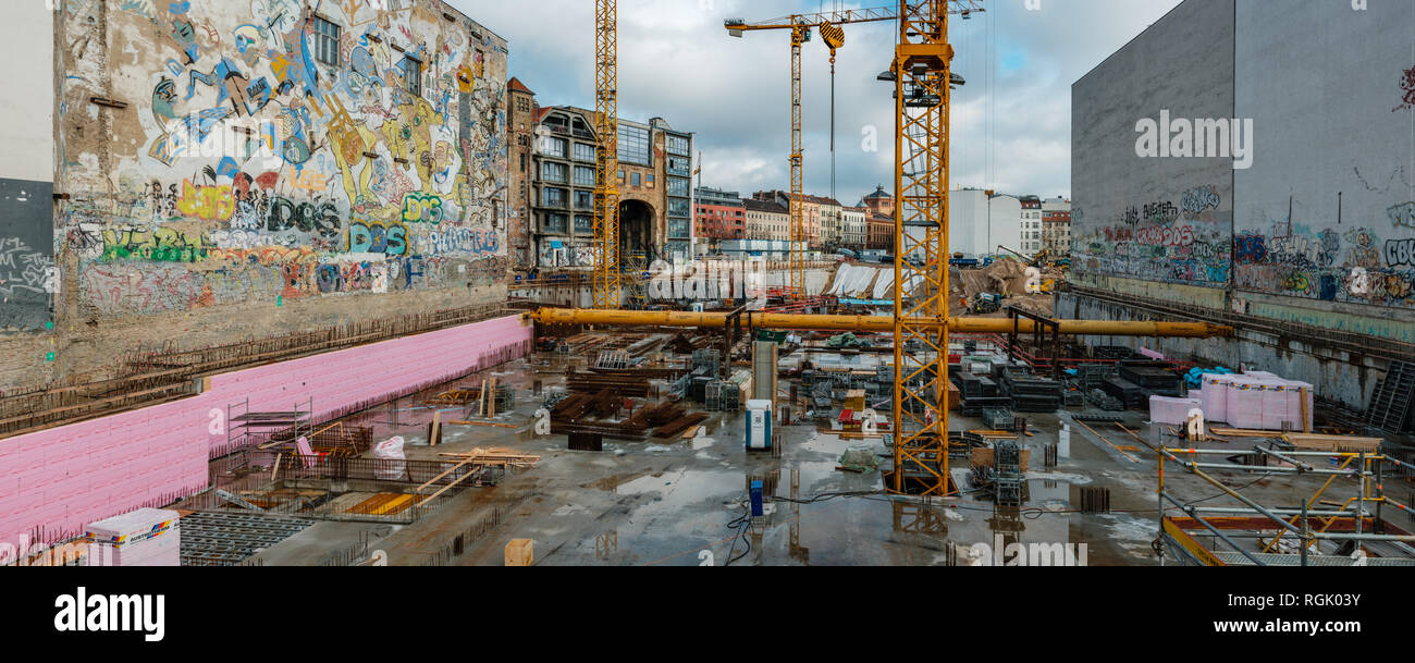 Berlin, Deutschland - Januar 2019: Baustelle des Tacheles Areal in Berlin Mitte, Deutschland. Stockfoto
