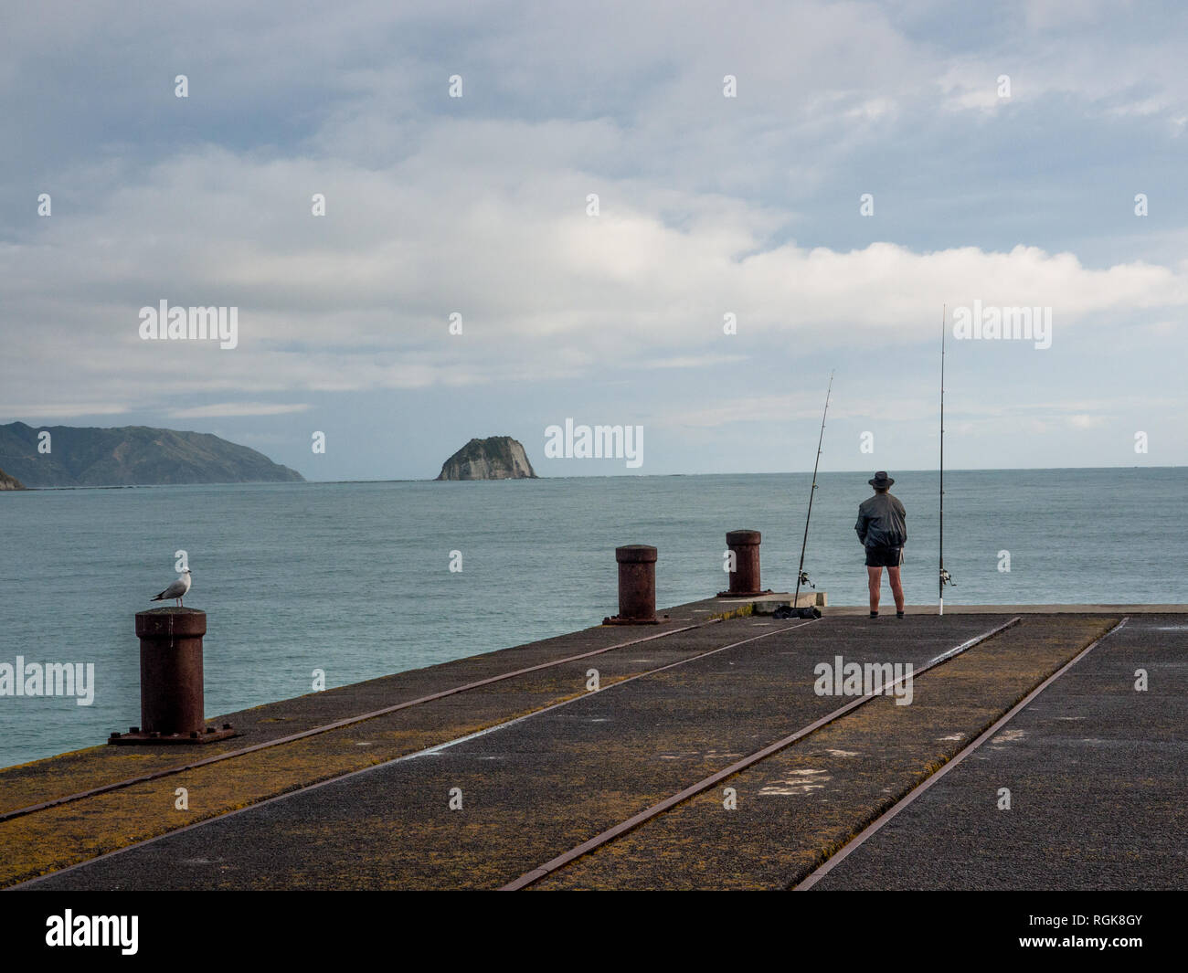 Fischer, Tologa Bay Wharf, East Cape, North Island, Neuseeland Stockfoto