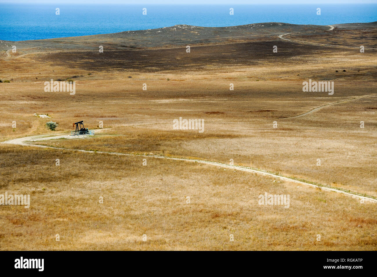 Pumpjack in Kazantypskyi staatliche Naturreservat am Kap in der Nähe von Mysovoye Kazantyp, Krim, Ukraine. 4. Oktober 2008 © wojciech Strozyk/Alamy Stock Foto Stockfoto