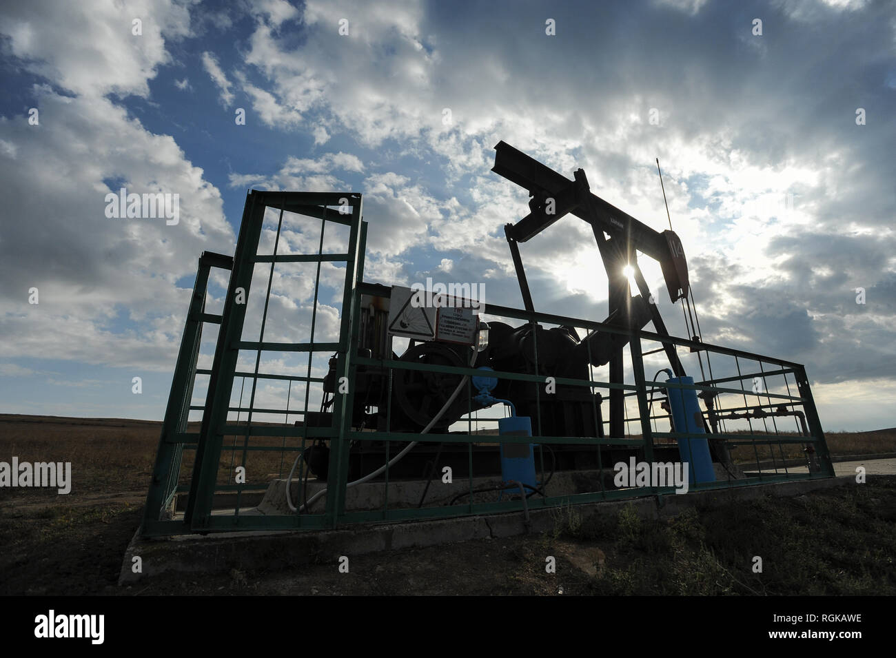 Pumpjack in Kazantypskyi staatliche Naturreservat am Kap in der Nähe von Mysovoye Kazantyp, Krim, Ukraine. 4. Oktober 2008 © wojciech Strozyk/Alamy Stock Foto Stockfoto