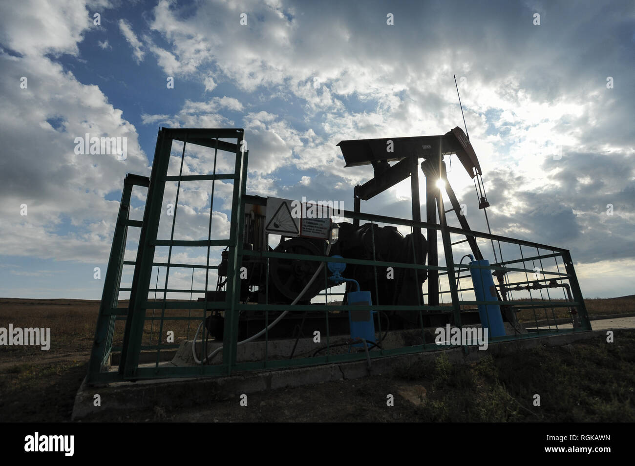 Pumpjack in Kazantypskyi staatliche Naturreservat am Kap in der Nähe von Mysovoye Kazantyp, Krim, Ukraine. 4. Oktober 2008 © wojciech Strozyk/Alamy Stock Foto Stockfoto