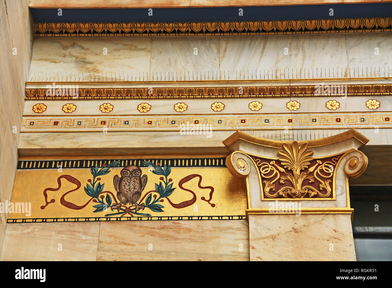 Polychrome Details auf der Nationalen Akademie der Künste in Athen, Griechenland Stockfoto