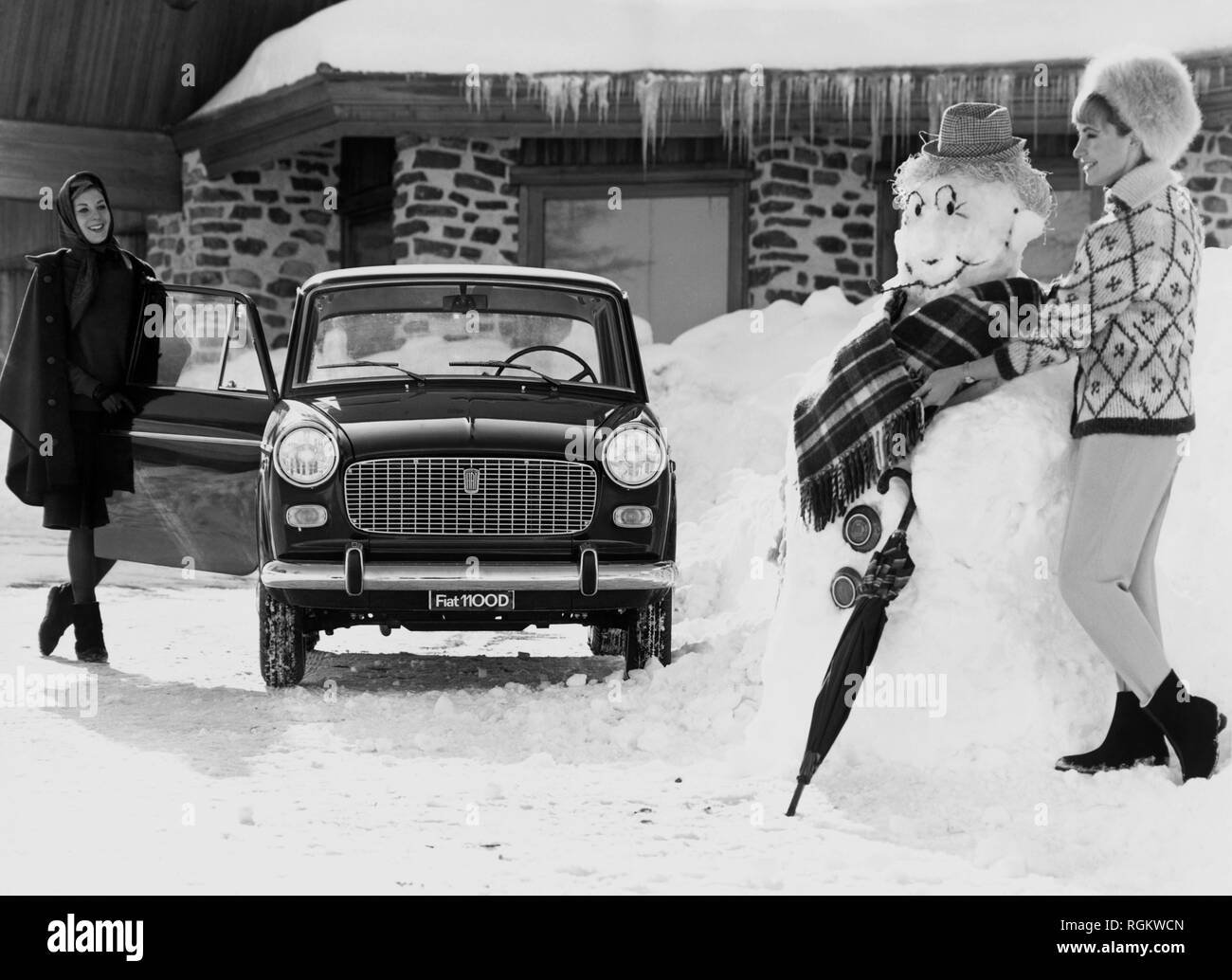 Auf dem Schnee mit Fiat 1100 d, 1963 Stockfoto