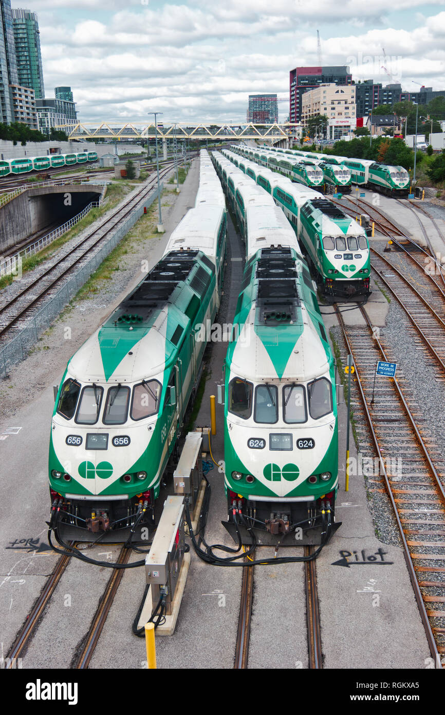 Double Decker Bi-level Go Transit Züge, Union Station, Toronto, Ontario, Kanada Stockfoto