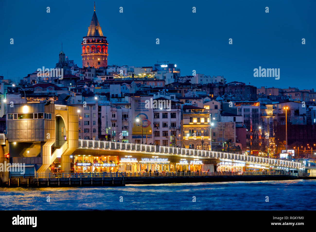 Galata Brücke und Karaköy, Istanbul, Türkei Stockfoto