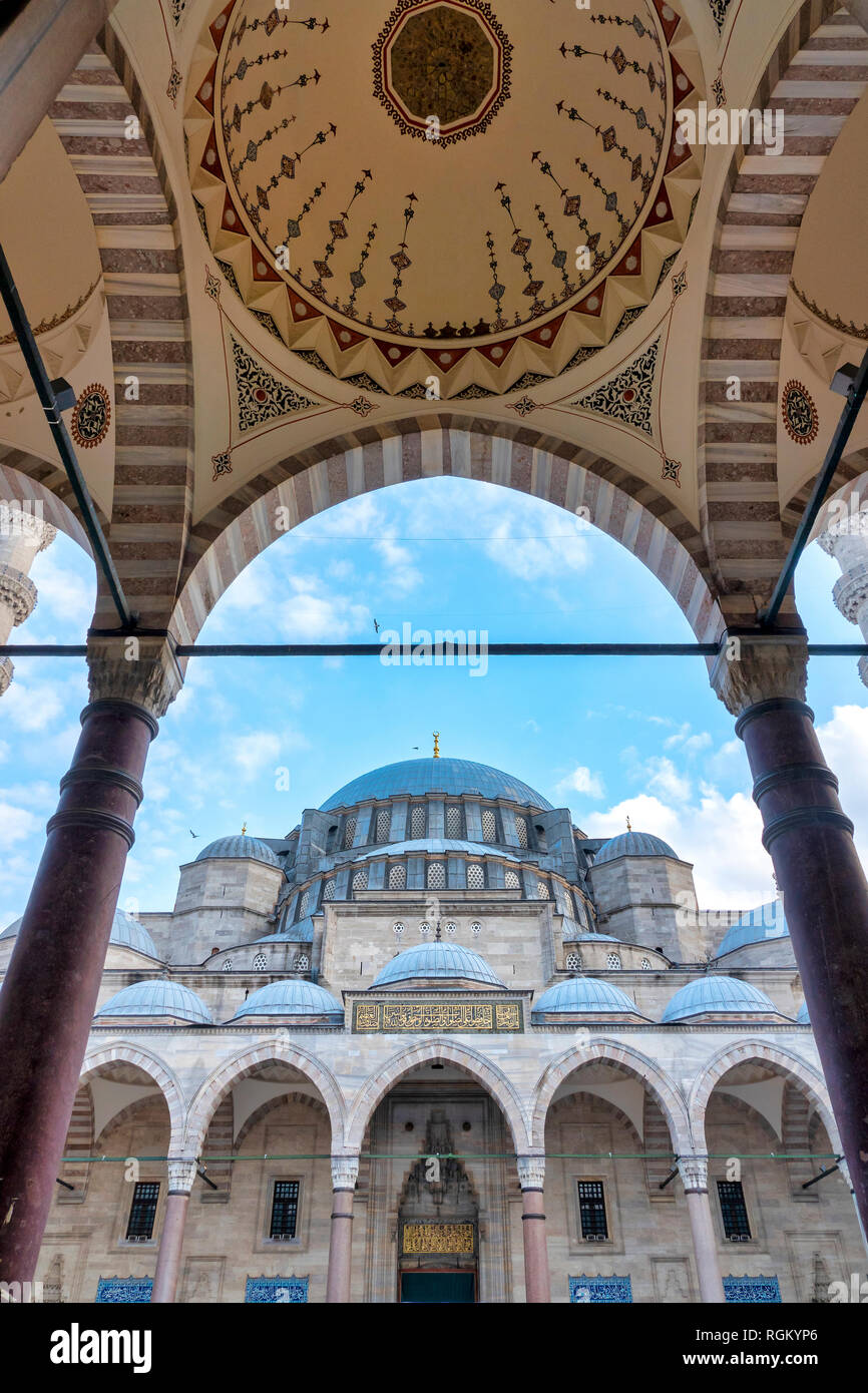 Innenhof der Süleymaniye Moschee, Istanbul, Türkei Stockfoto