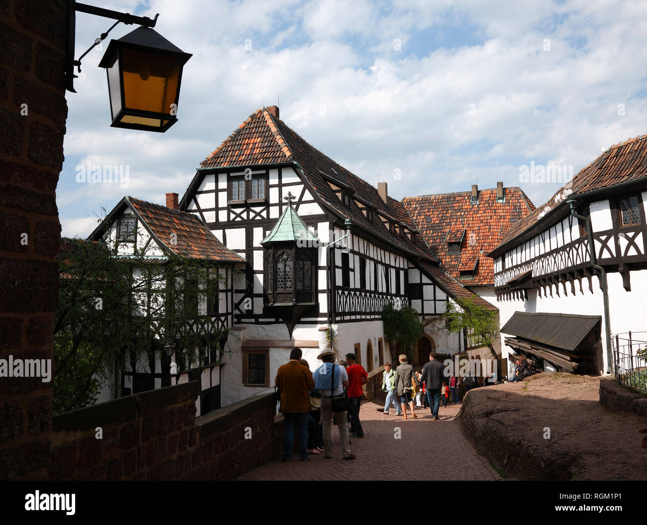 Besucher im Hof der Wartburg, Eisenach, Thüringen, Deutschland, Europa Stockfoto