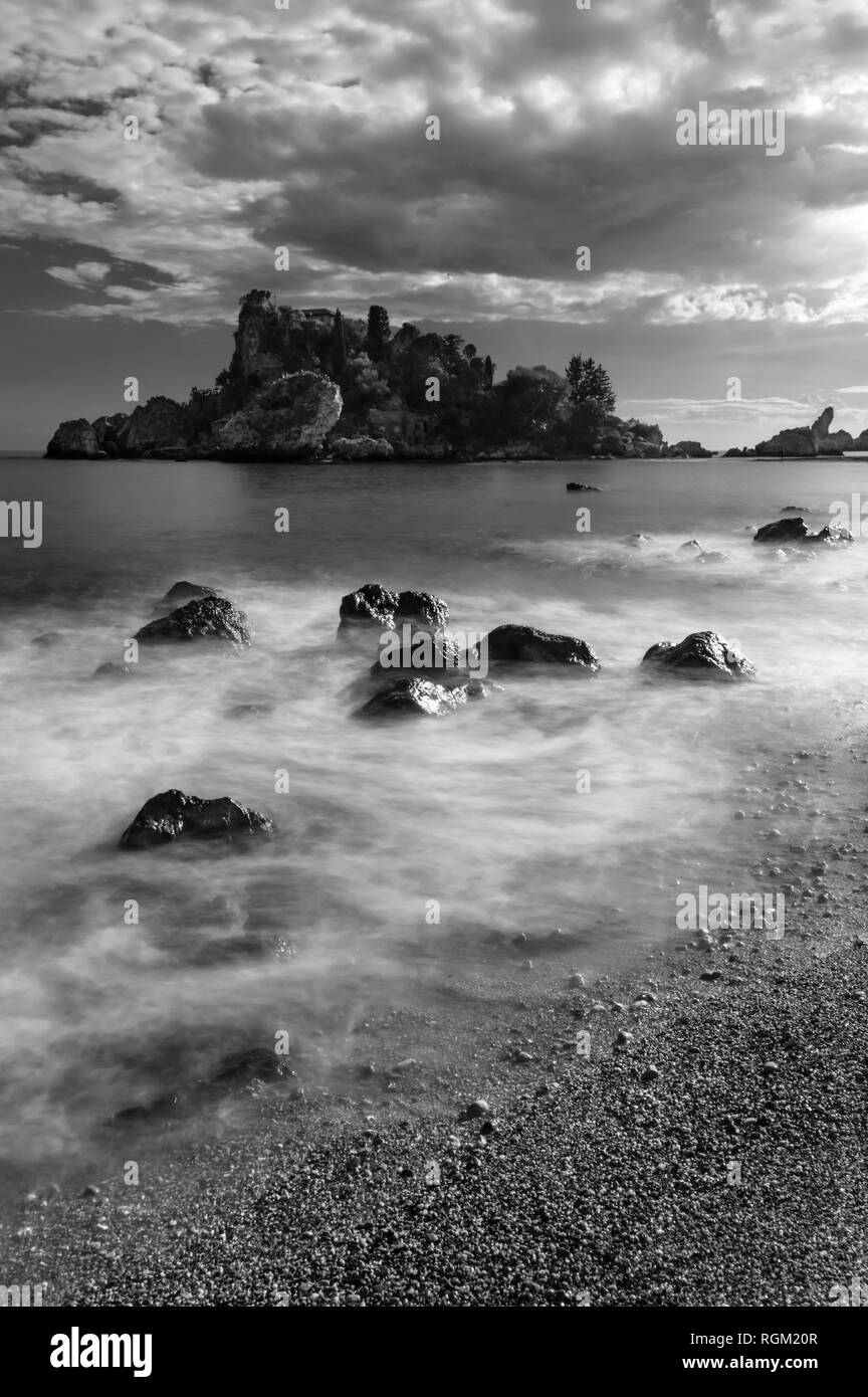 Lange Belichtung Foto von Isola Bella bei Taormina in Sizilien Stockfoto