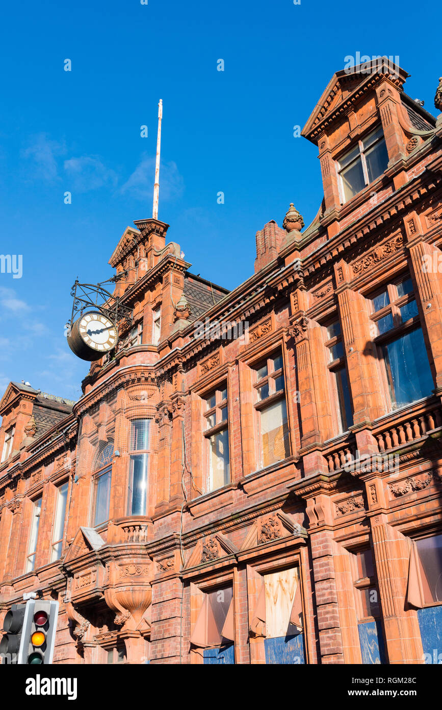 Verbrettert majestic Red Brick großen viktorianischen Gebäude in West Bromwich High Street Stockfoto