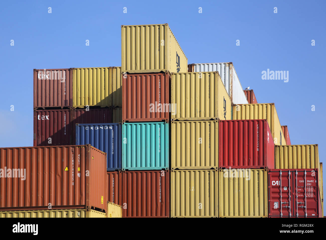 Fracht- und Versandkosten Container im Hafen von felixstowe an der Küste von Sussex England Stockfoto