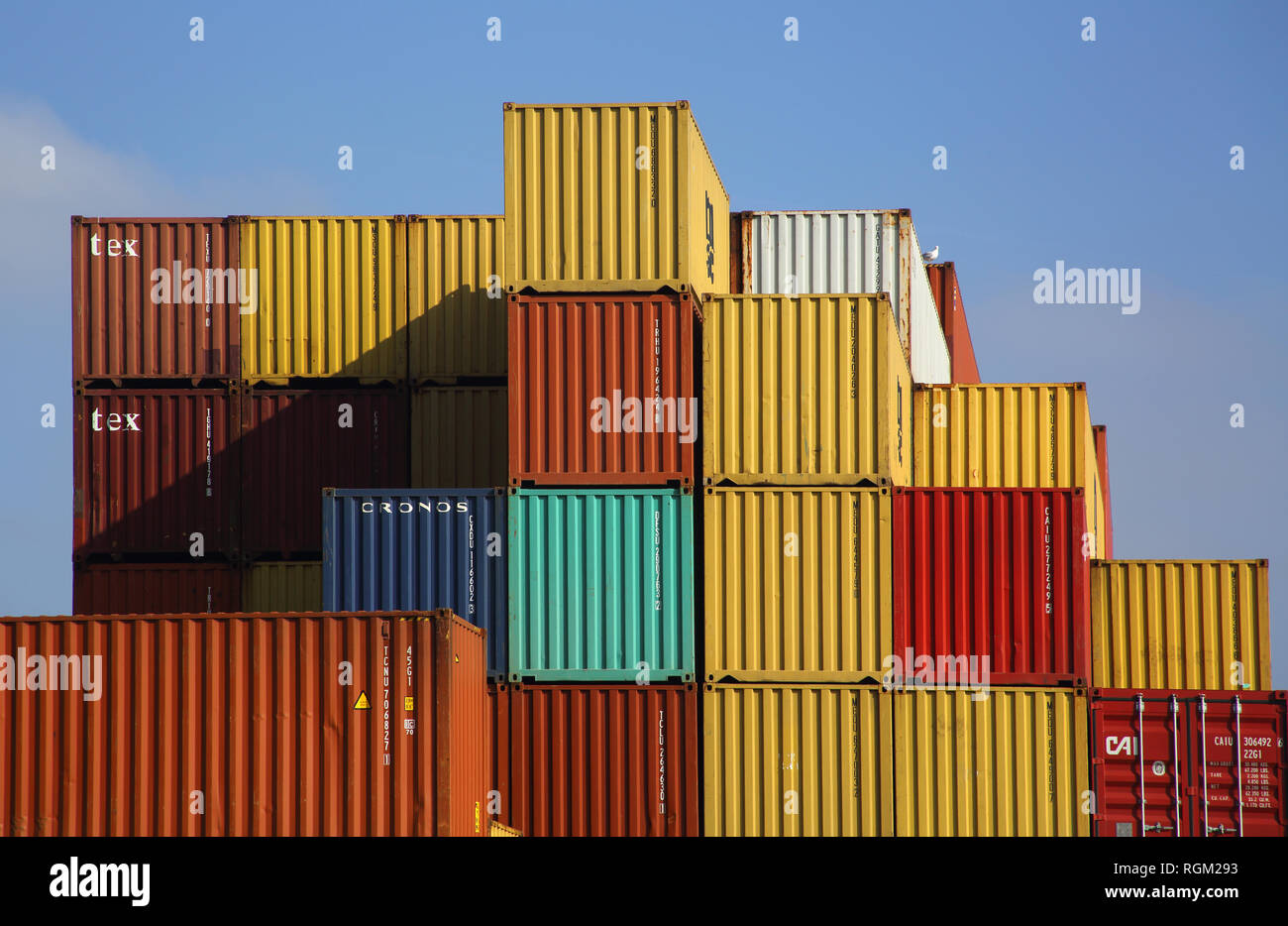 Fracht- und Versandkosten Container im Hafen von felixstowe an der Küste von Sussex England Stockfoto