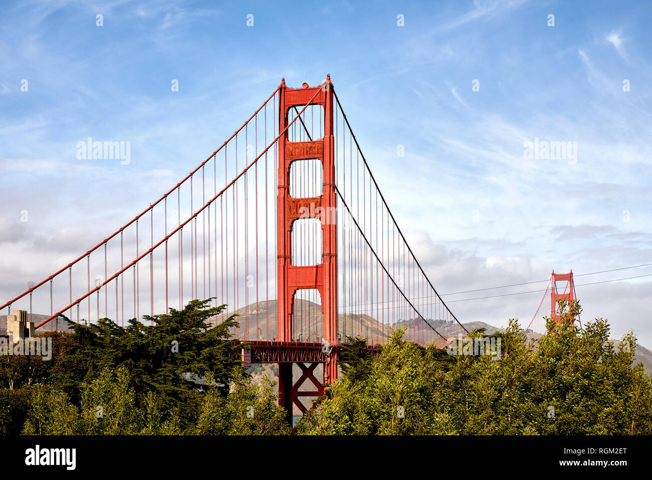 Atemberaubende Golden Gate Bridge San Francisco blauer Himmel Turm Truss Stockfoto