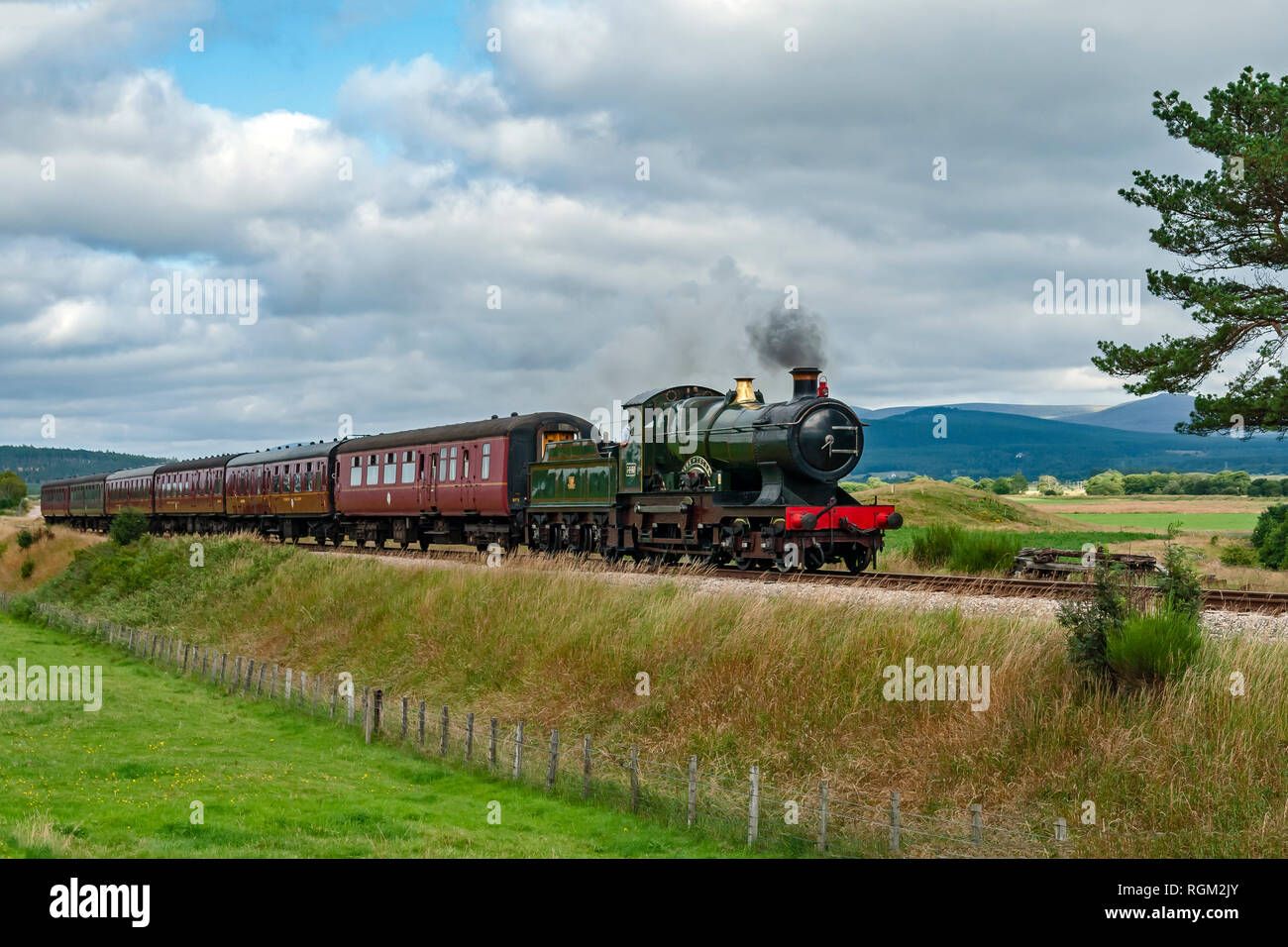 Great Western Dampfmaschine Nr. 3440 Stadt Truro ziehen einen Zug auf der Strathspey Railway zwischen Broomhill & Boot der Garten im Hochland Schottland Großbritannien Stockfoto