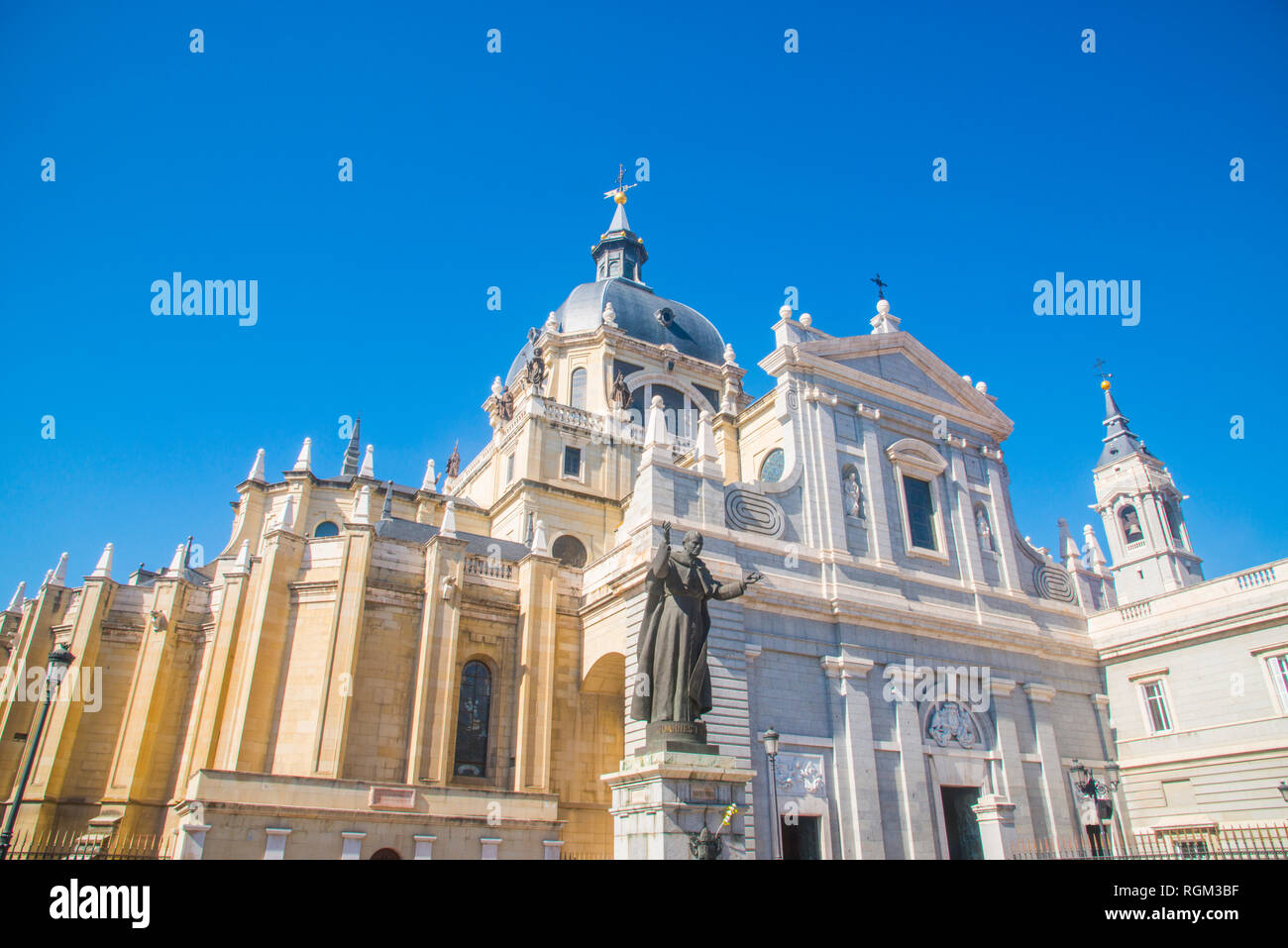 La Almudena Kathedrale. Madrid, Spanien. Stockfoto