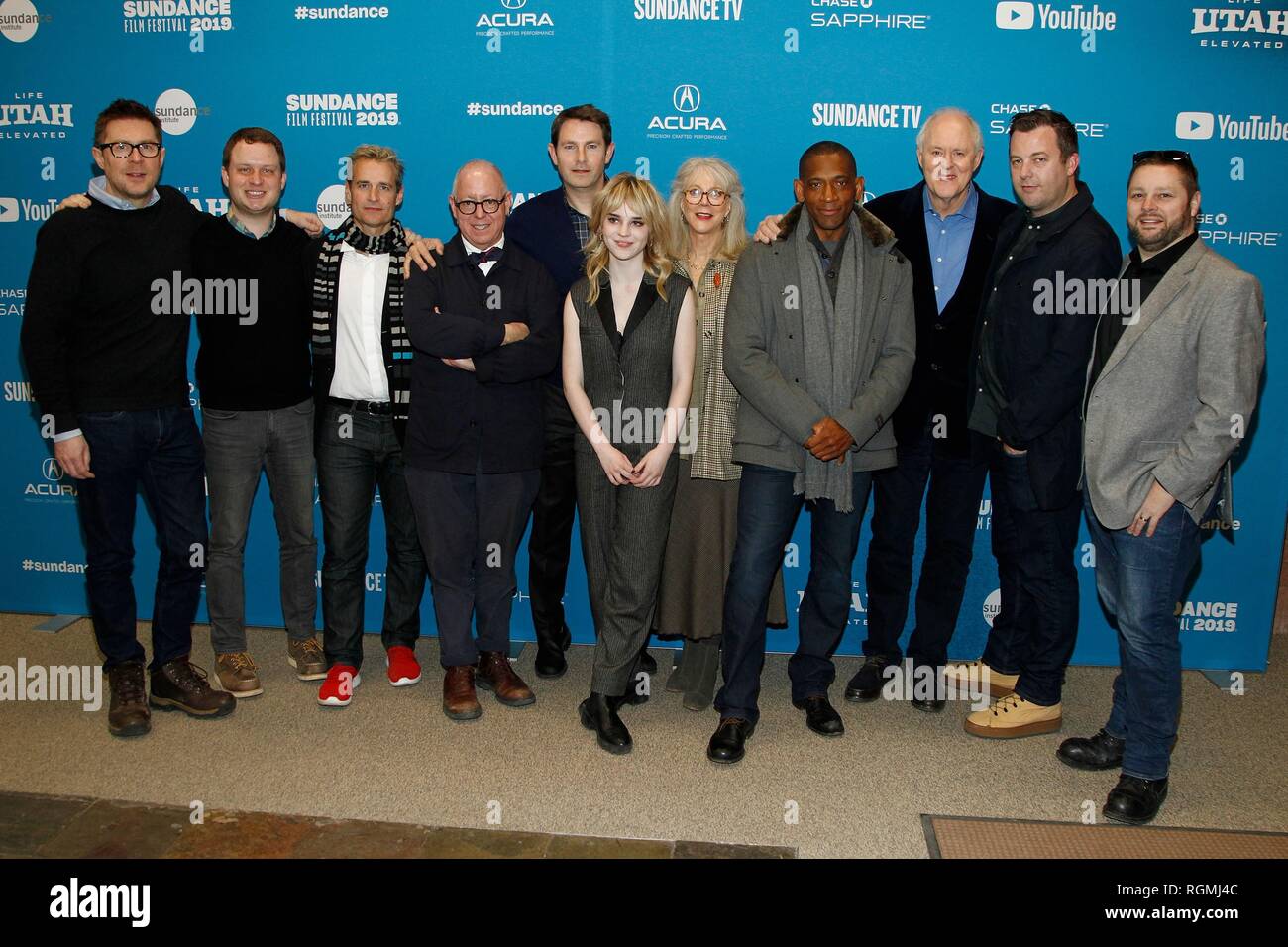 Park City, UT, USA. 30 Jan, 2019. Tony Lipp, Joe Pirro, Paul Leonard-Morgan, James Schamus, Derek Cecil, Sophie Thatcher, Blythe Danner, edlen Jones, John Lithgow, Lukas Rivett, Nicolaas Bertelsen bei der Ankunft für den Morgen mann Premiere auf dem Sundance Film Festival 2019, George S. und Dolores Eccles Center für Darstellende Künste, Park City, UT 30. Januar 2019. Credit: JA/Everett Collection/Alamy leben Nachrichten Stockfoto