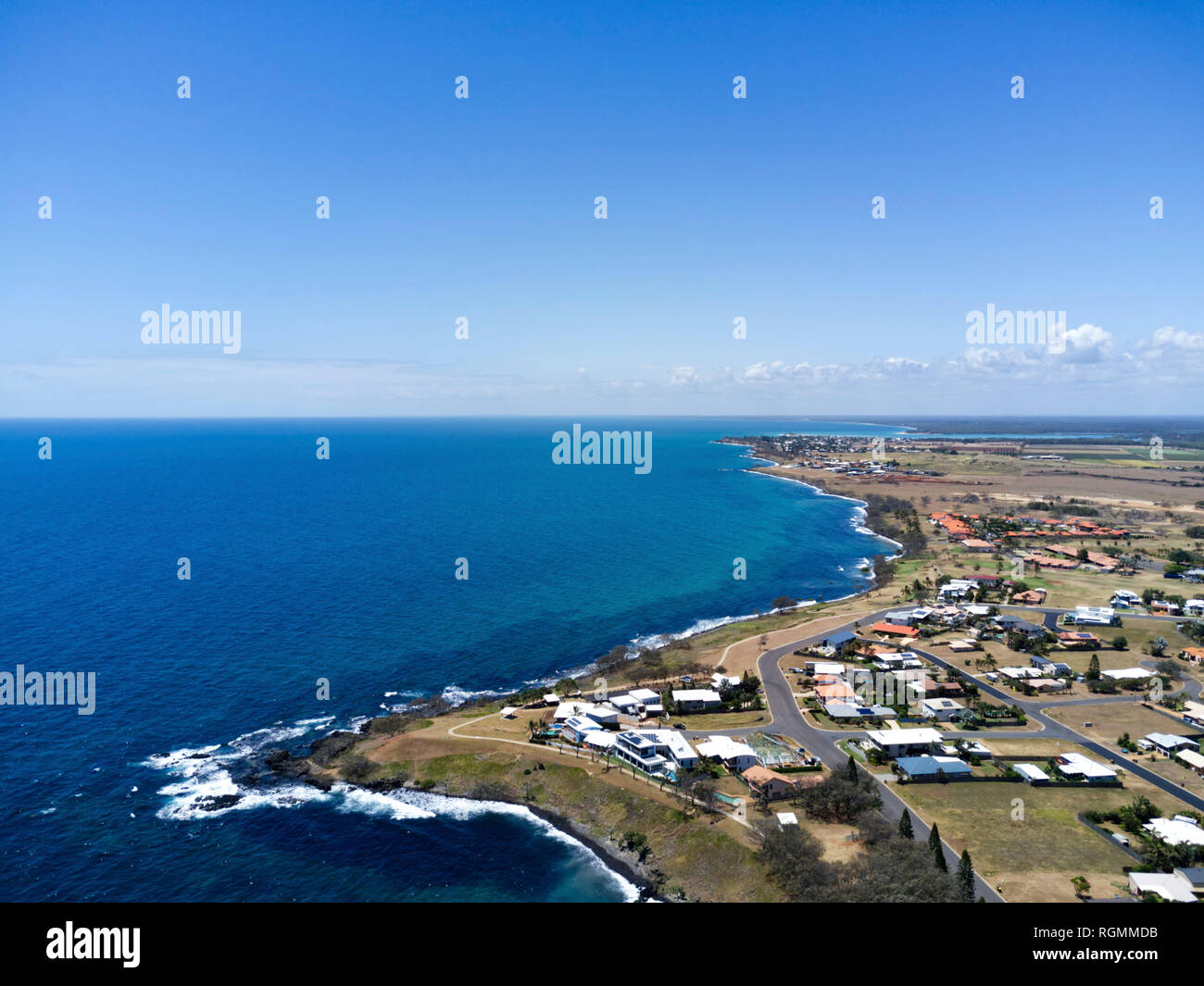 Antenne der Küsten-Gemeinschaft der Innes Park an der Coral Coast in der Nähe von Bundaberg Queensland Australien Stockfoto