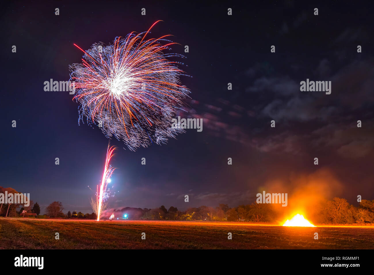 Großbritannien, Schottland, East Lothian, Aberlady, Lagerfeuer und Feuerwerk Stockfoto