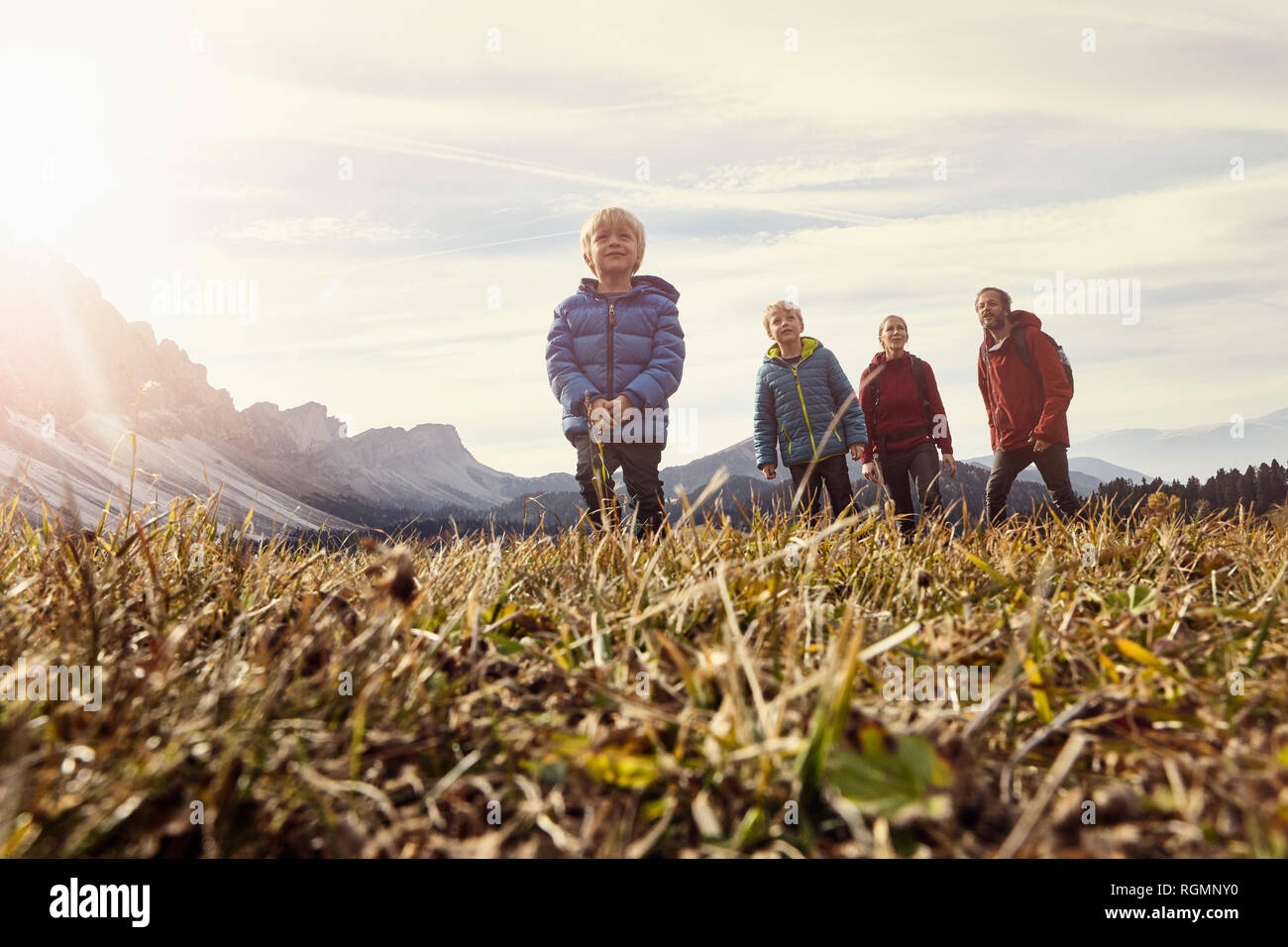 Italien, Südtirol, Geissler gruppe, familie Wandern Stockfoto