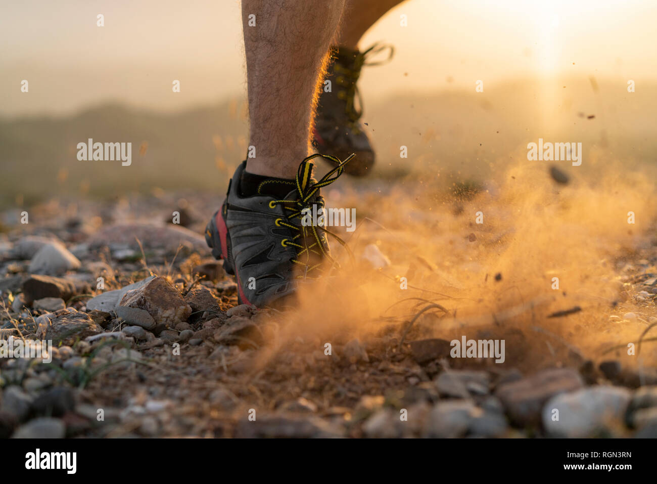 In der Nähe der Füße eines Trail Runner Stockfoto