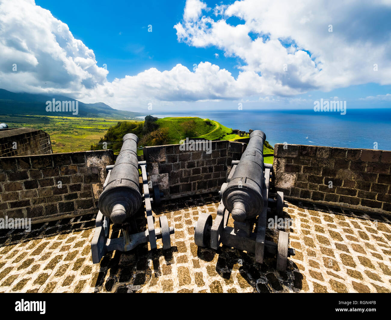 Karibik, Kleine Antillen, St. Kitts und Nevis Basseterre, Brimstone Hill Fortress, alte Kanone Stockfoto