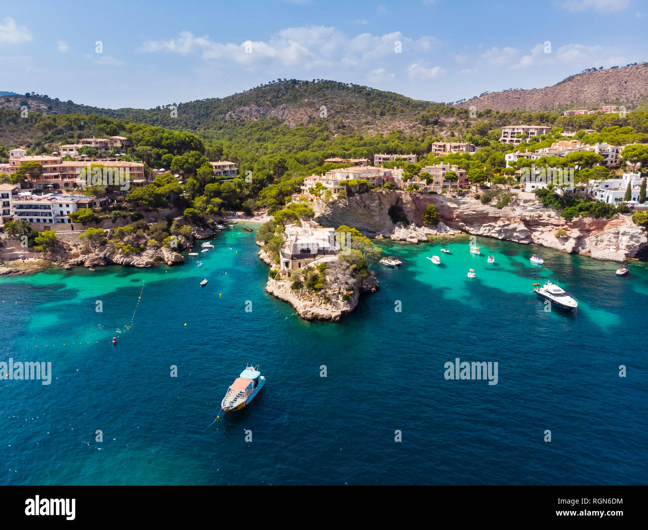 Spanien, Balearen, Mallorca, Region Calvia, Costa de la Calma, Paguera, Cala Fornells, Küste und natur Hafen Stockfoto