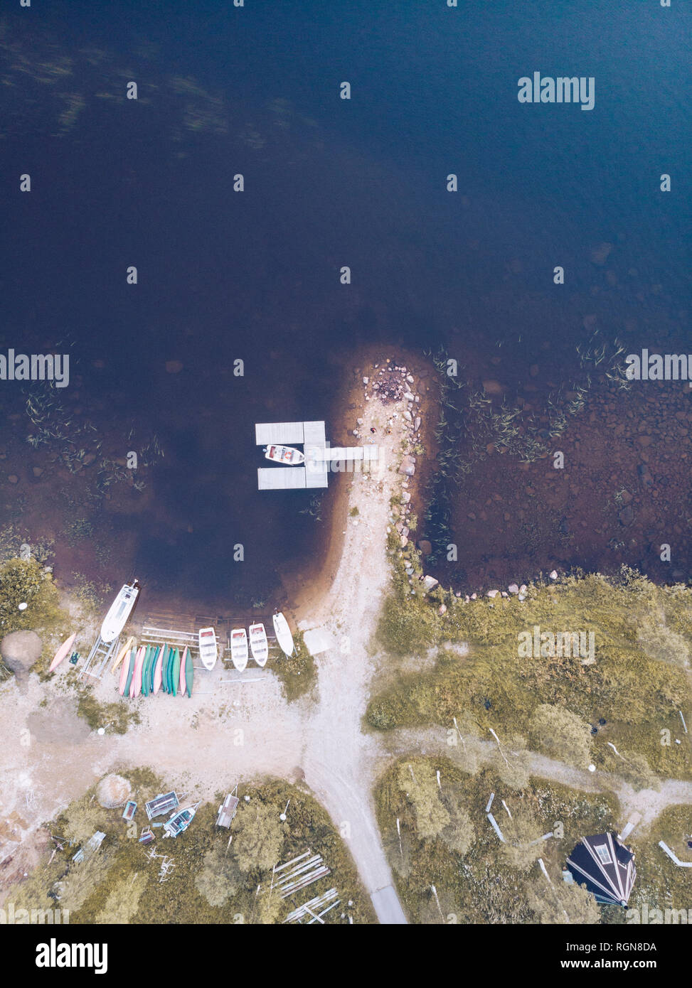 Steg am See Inari, Finnland, drone Ansicht Stockfoto