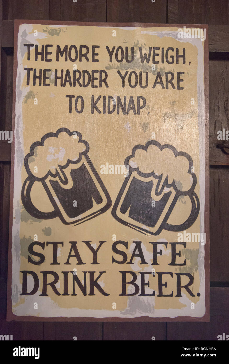 Lustige Zeichen in der Calle Brauerei, Vigan, Ilocos Sur, Philippinen Stockfoto