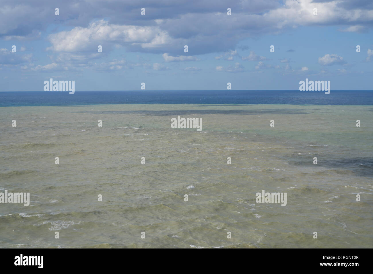 Abwasser verschmutzen das Mittelmeer Beirut Libanon Stockfoto