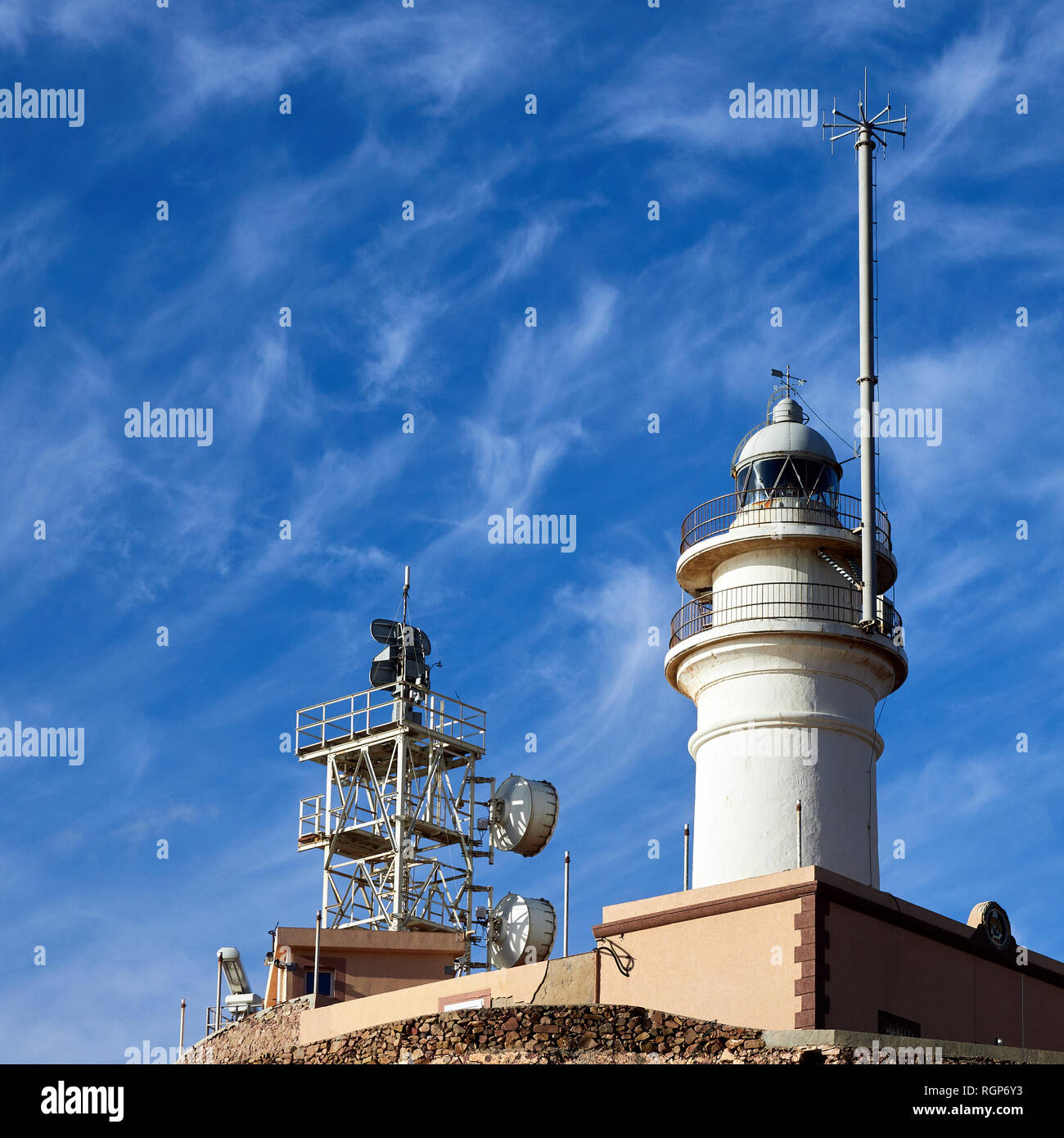 Leuchtturm und Communications Tower, Cabo de Gata Stockfoto