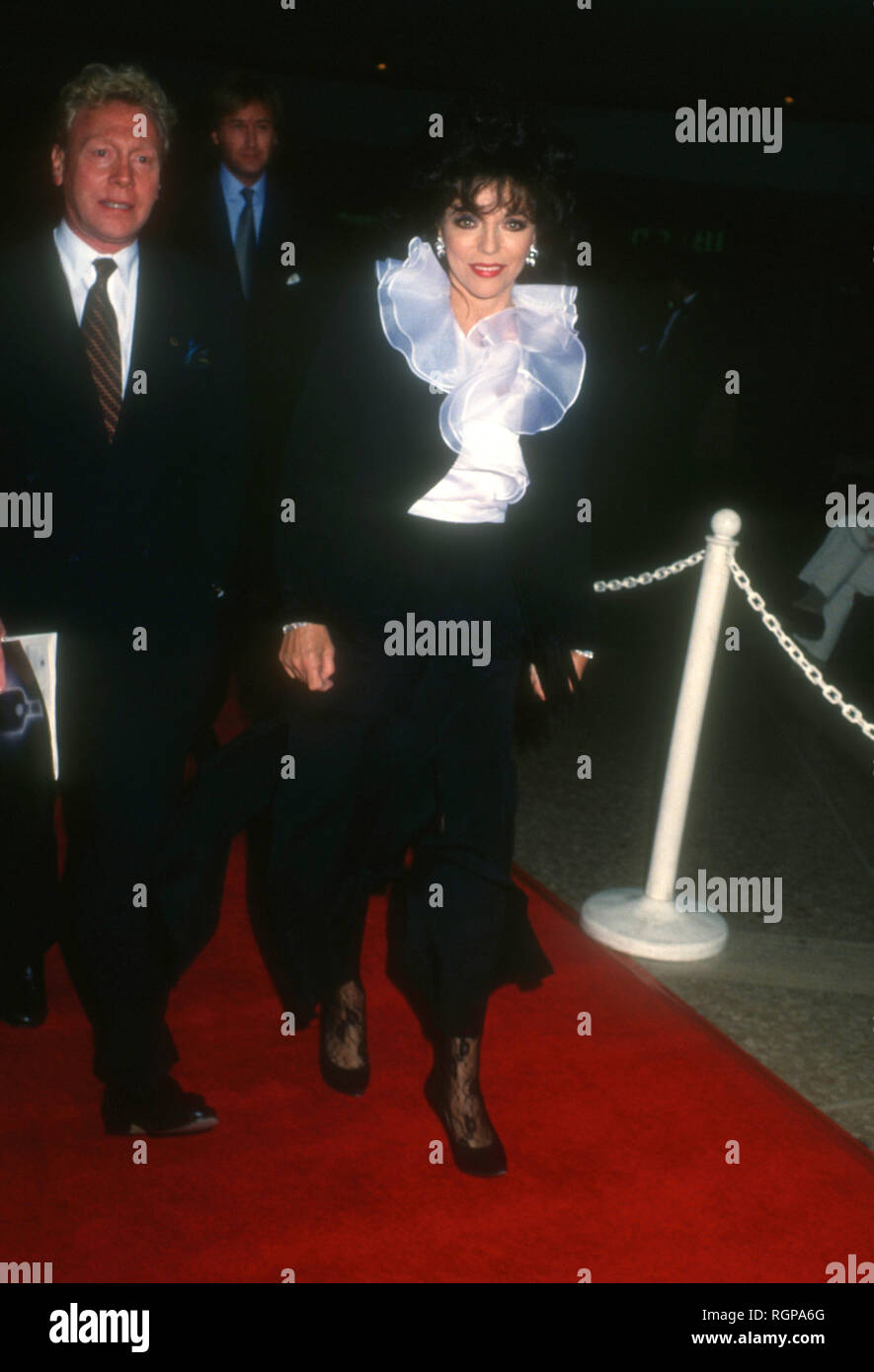 CENTURY CITY, CA - 30. NOVEMBER: Schauspielerin Joan Collins nimmt an der Nacht der 'Sunset Boulevard' am 30. November 1993 an der Shubert Theater in Century City, Kalifornien. Foto von Barry King/Alamy Stock Foto Stockfoto